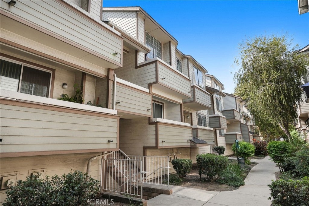 11150 Glenoaks 282