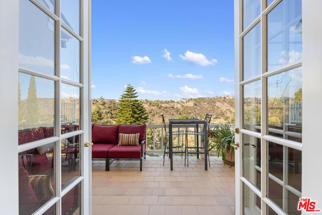 Properties 3 2270 The Terrace