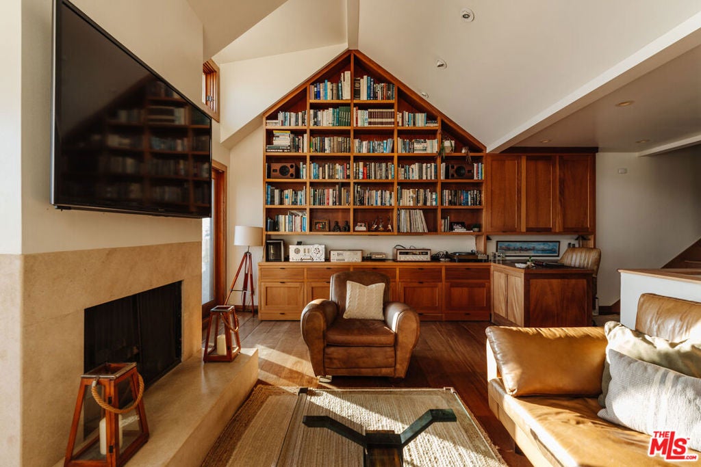 1366 Palisades Beach Road