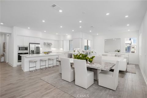 Photo of 27225 Cranmore Way #101, Valencia, CA 91381 (MLS # SR26096986)