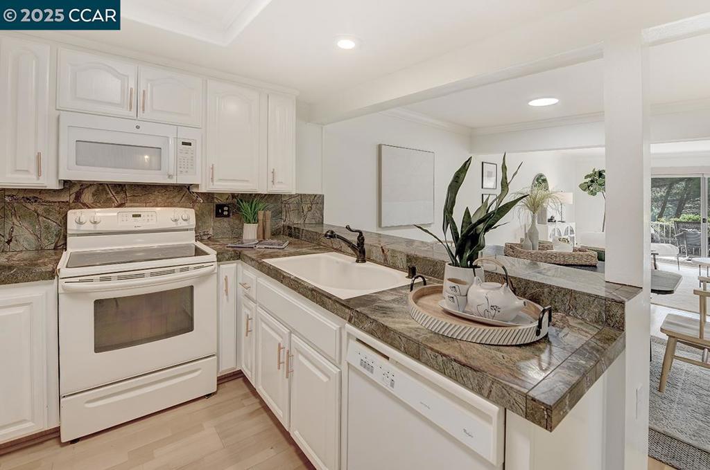 ROSSMOOR - Residential