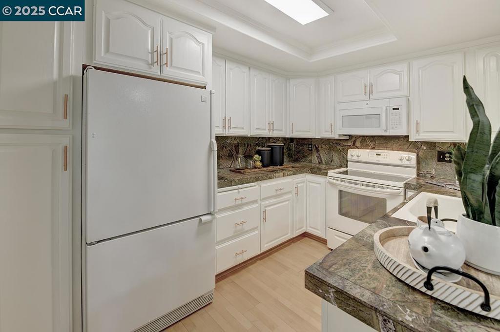 ROSSMOOR - Residential