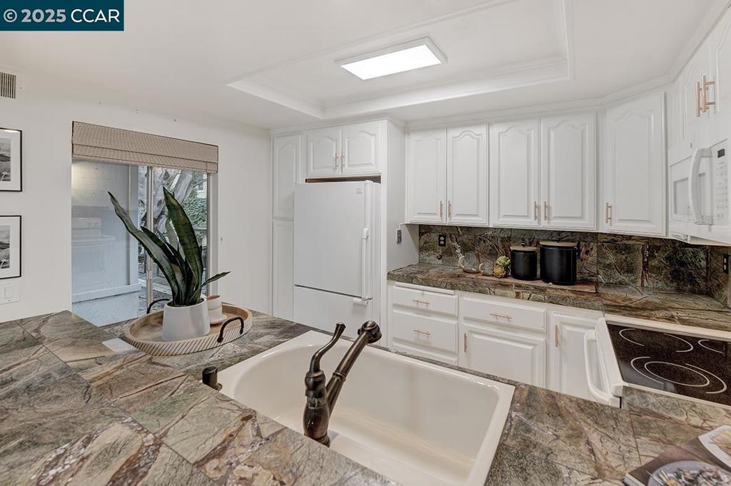 ROSSMOOR - Residential