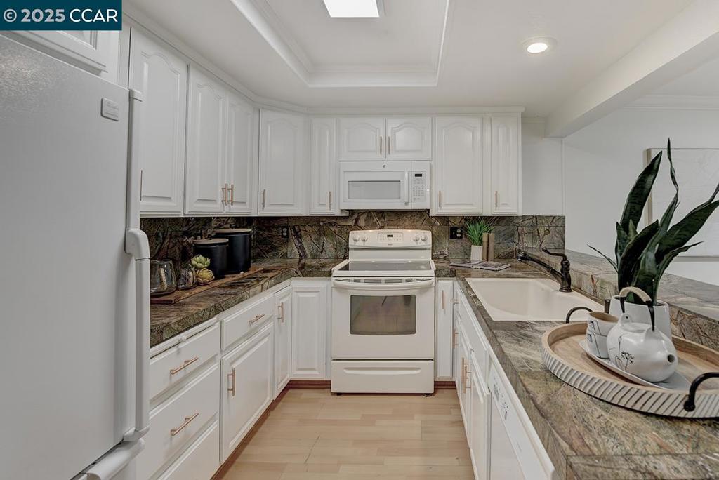 ROSSMOOR - Residential