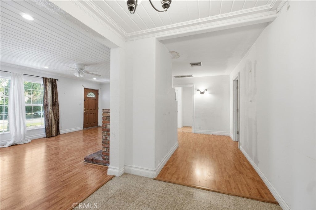 611 S Griffith Park