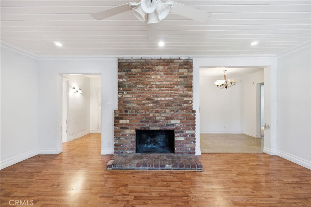 611 S Griffith Park
