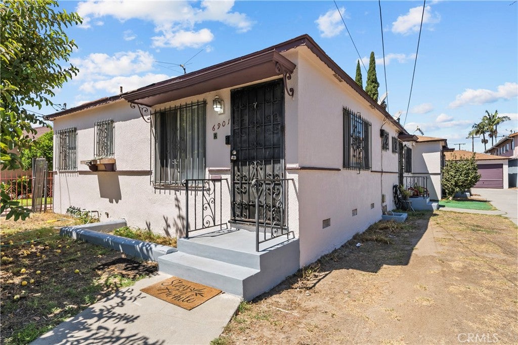 6901 San Luis Ave
