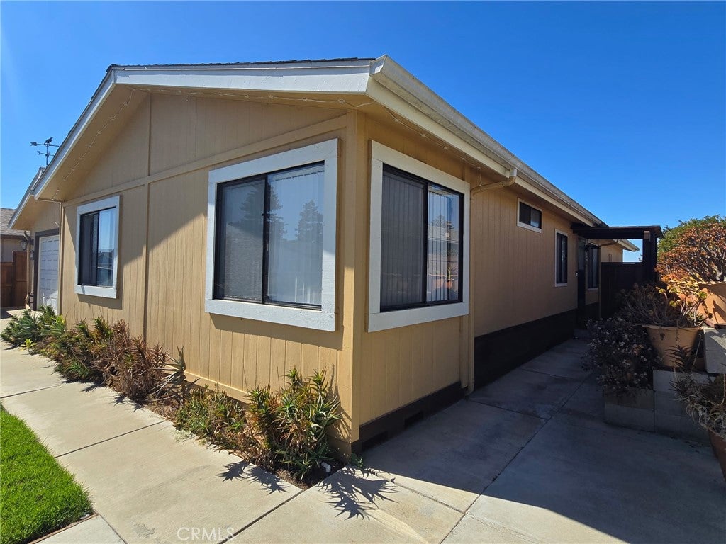 3435 Greenacre