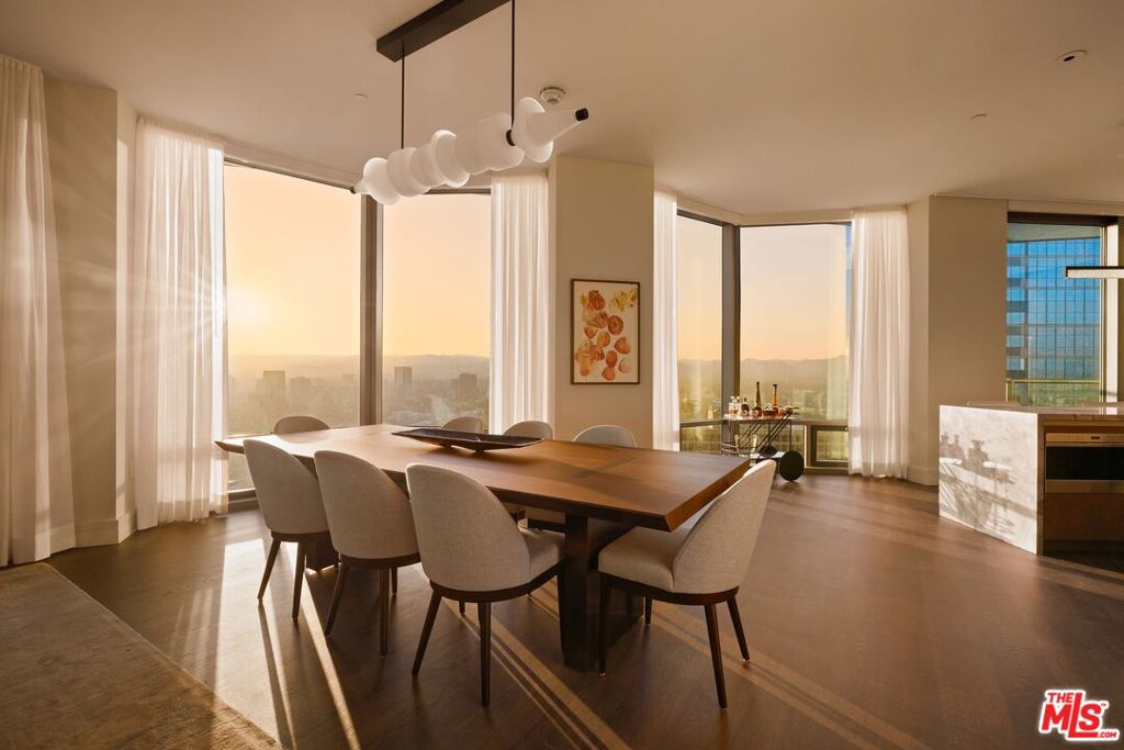 211 W Elm Court 28A