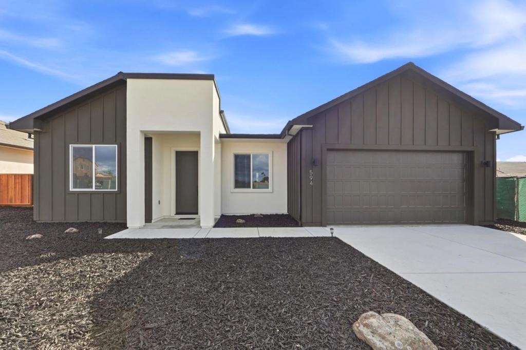 Photo of 594 Fulton Way, Hollister, CA 95023 (MLS # ML82062753)