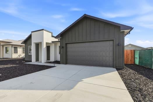 594 Fulton Way