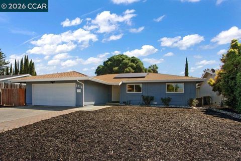 Photo of 2214 Pennsylvania Avenue Ave, Fairfield, CA 94533 (MLS # 41131469)