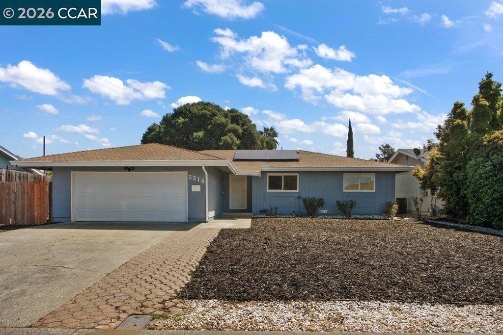 Photo of 2214 Pennsylvania Avenue Ave, Fairfield, CA 94533 (MLS # 41131469)