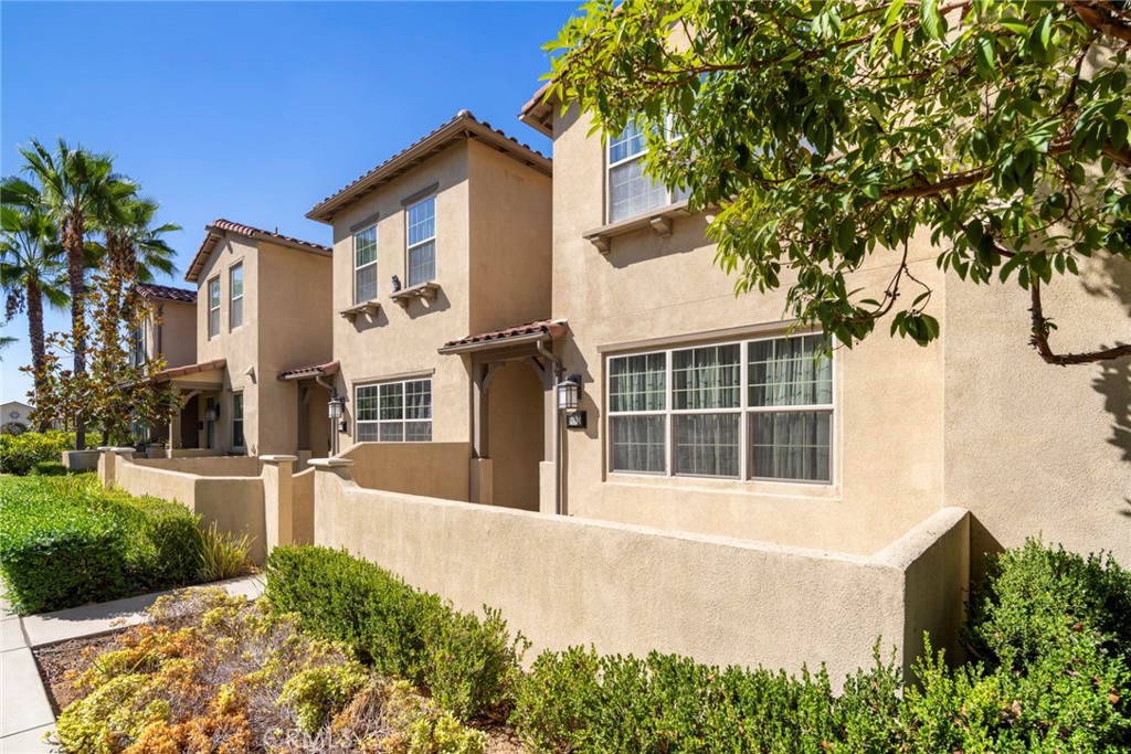 869 E Mountain Way D