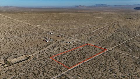 Photo of 747 Joshua Tree Road, Landers, CA 92285 (MLS # HD25087768) Photo of 747 Joshua Tree Road, Landers, CA 92285 (MLS # HD25087768)