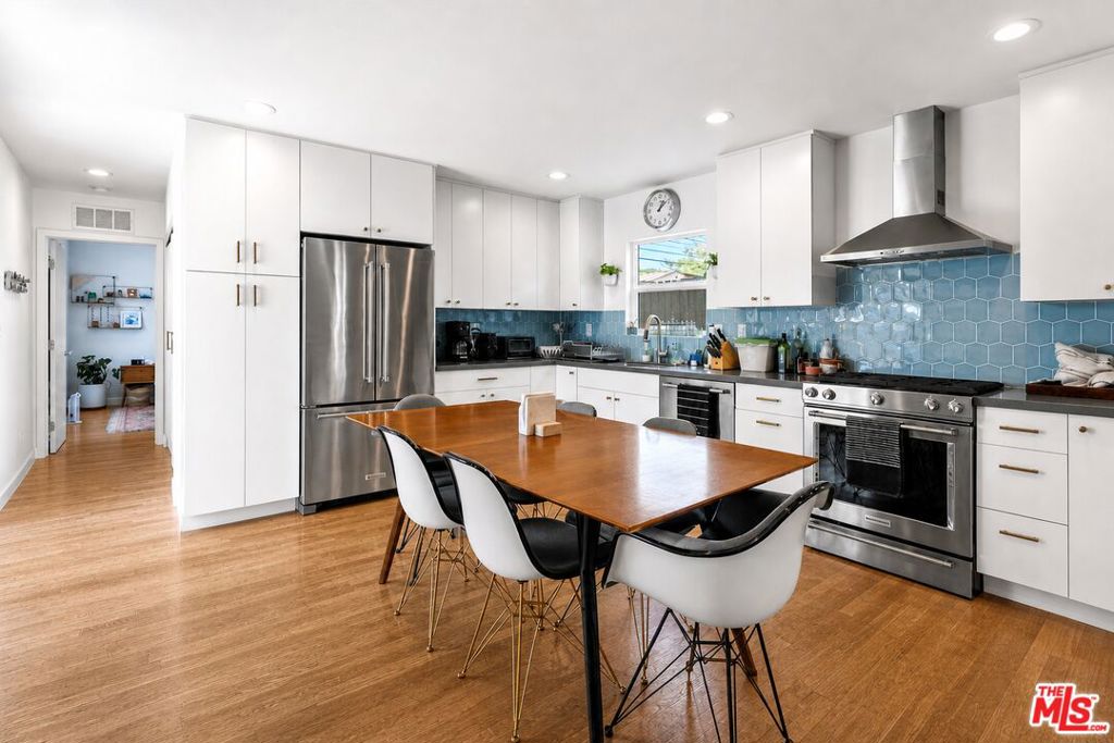5956 W 85th Place
