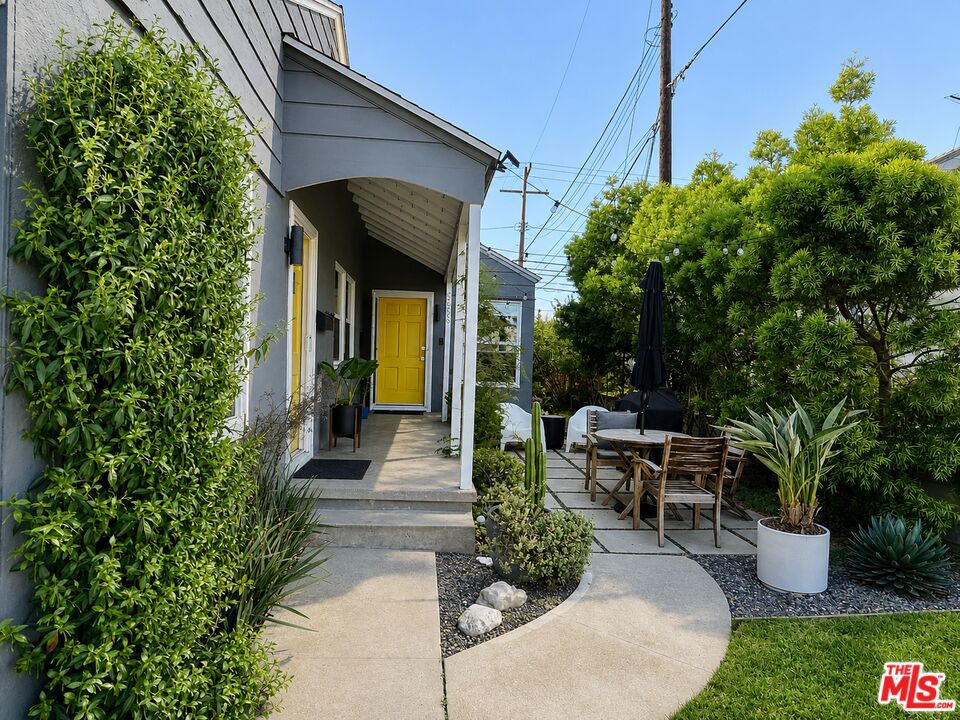 5956 W 85th Place