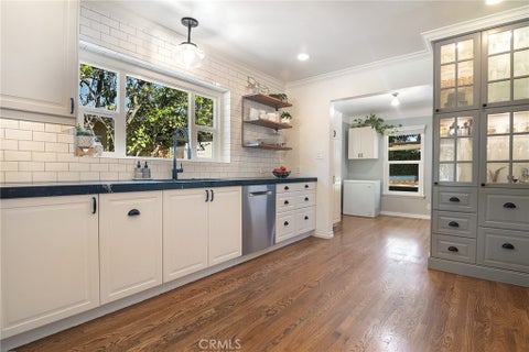 Photo of 10703 Collins Street, North Hollywood, CA 91601 (MLS # BB26221833)