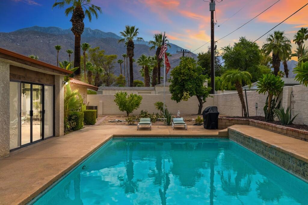 1366 E Verbena Drive