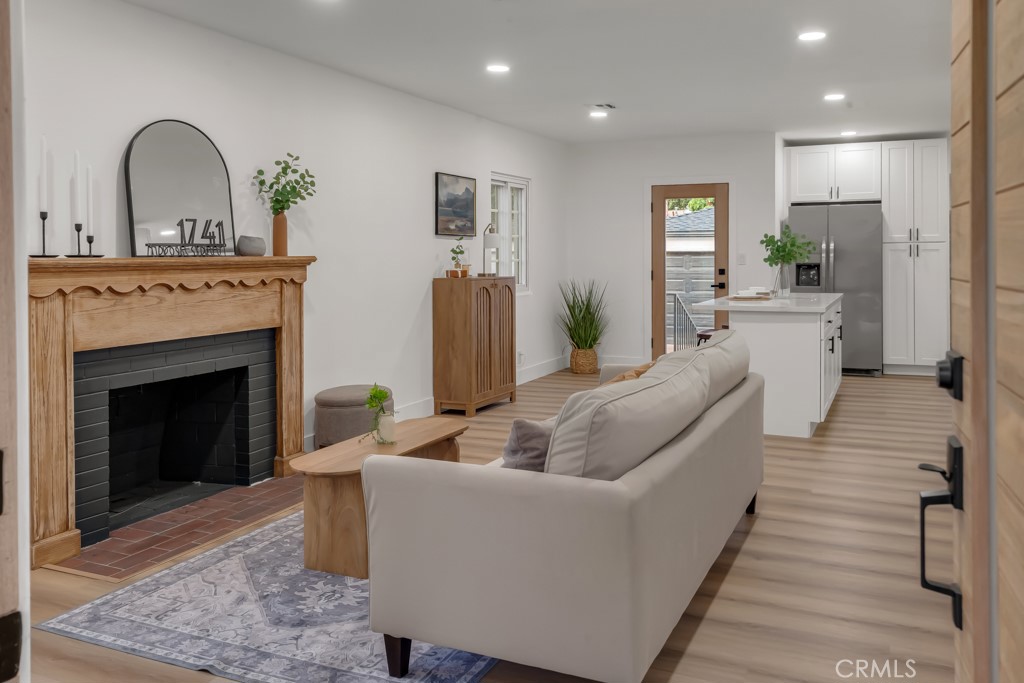 1741 N Rose