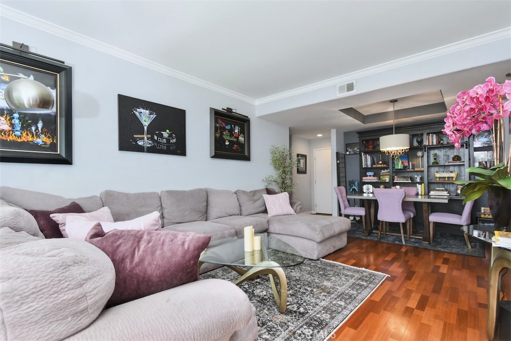 4455 Hazeltine 208