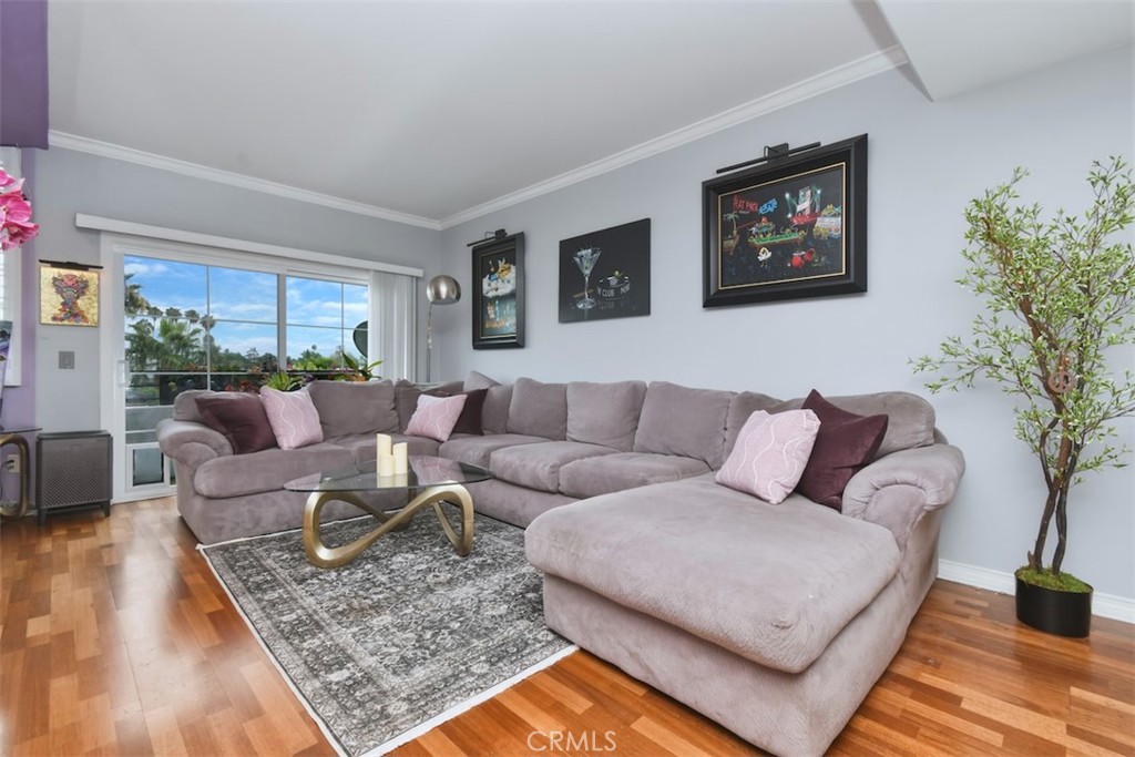 4455 Hazeltine 208