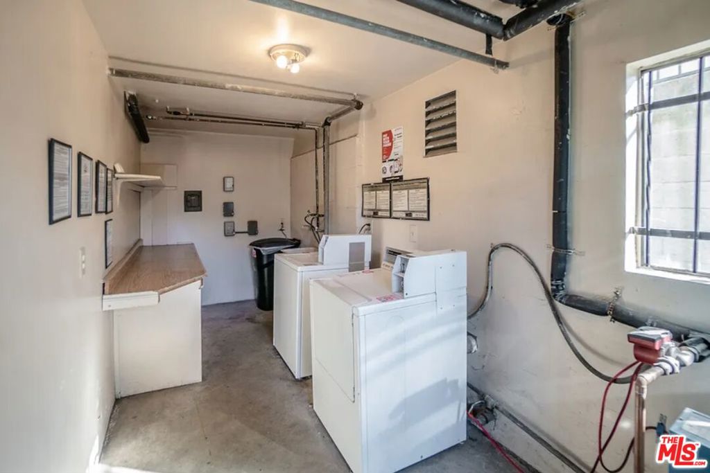 453 S Gramercy Place