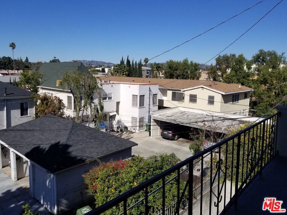 453 S Gramercy Place