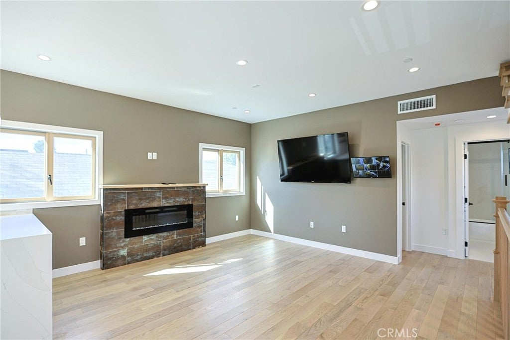 Photo of 605 W 4th ST, Long Beach, CA 90802 (MLS # PW26100349)