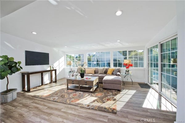 13418 DEBBY ST, VAN NUYS, CA 91401 - Image f328f053f97bd92997e5f55effb4b9c7/526887578