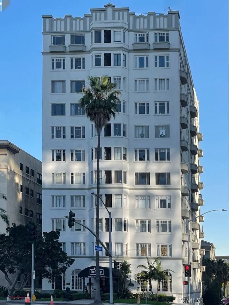360 W Ocean 605