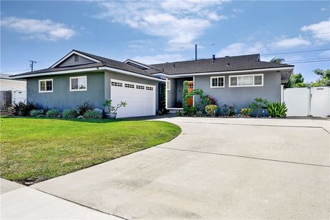 Photo of 1919 Nipomo AVE, Long Beach, CA 90815 (MLS # PW26135055)