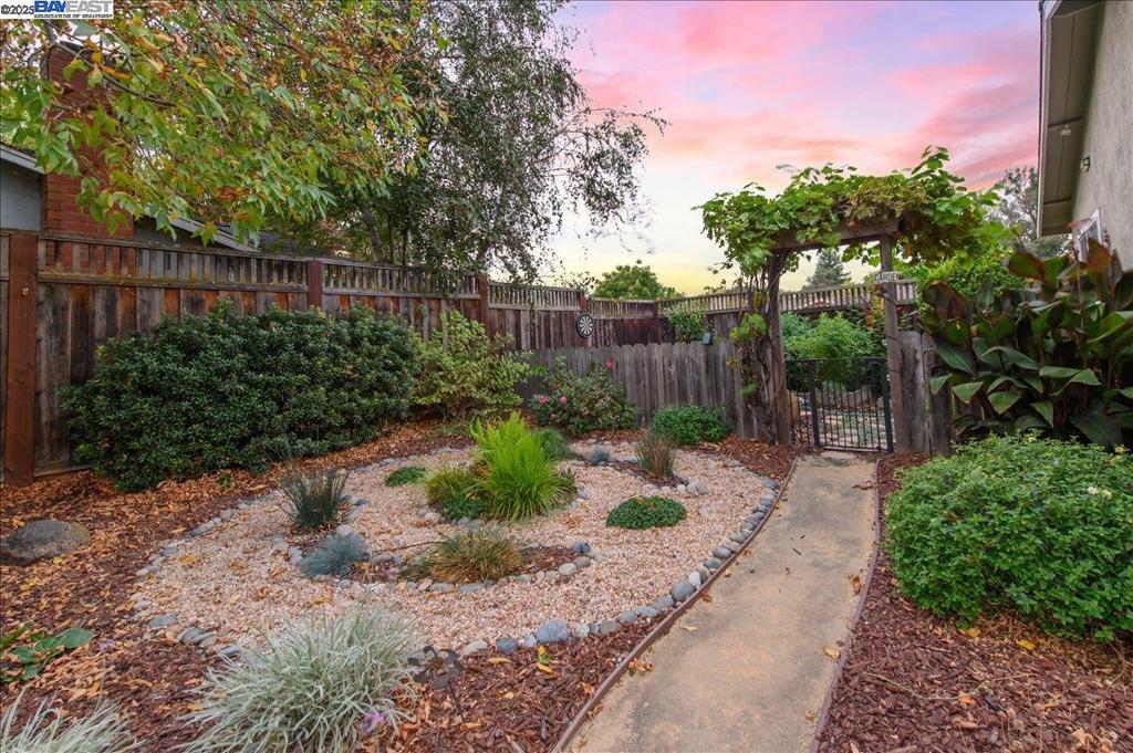 WILLOW WEST - Residential