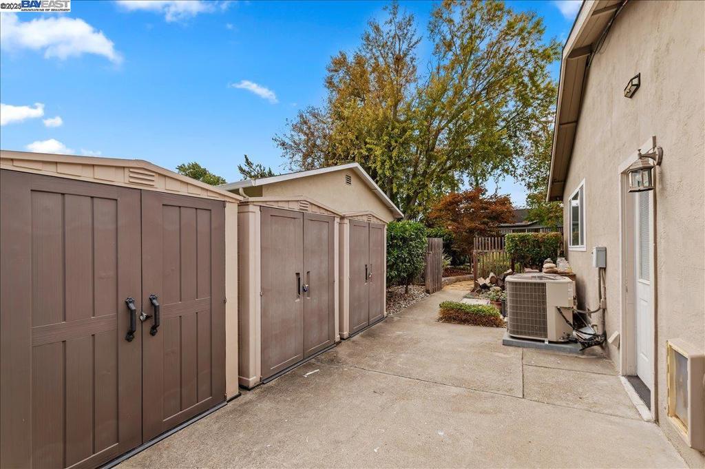 WILLOW WEST - Residential