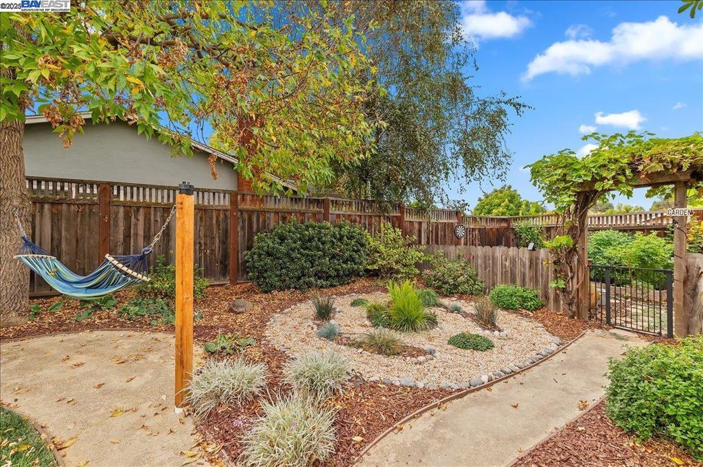 WILLOW WEST - Residential