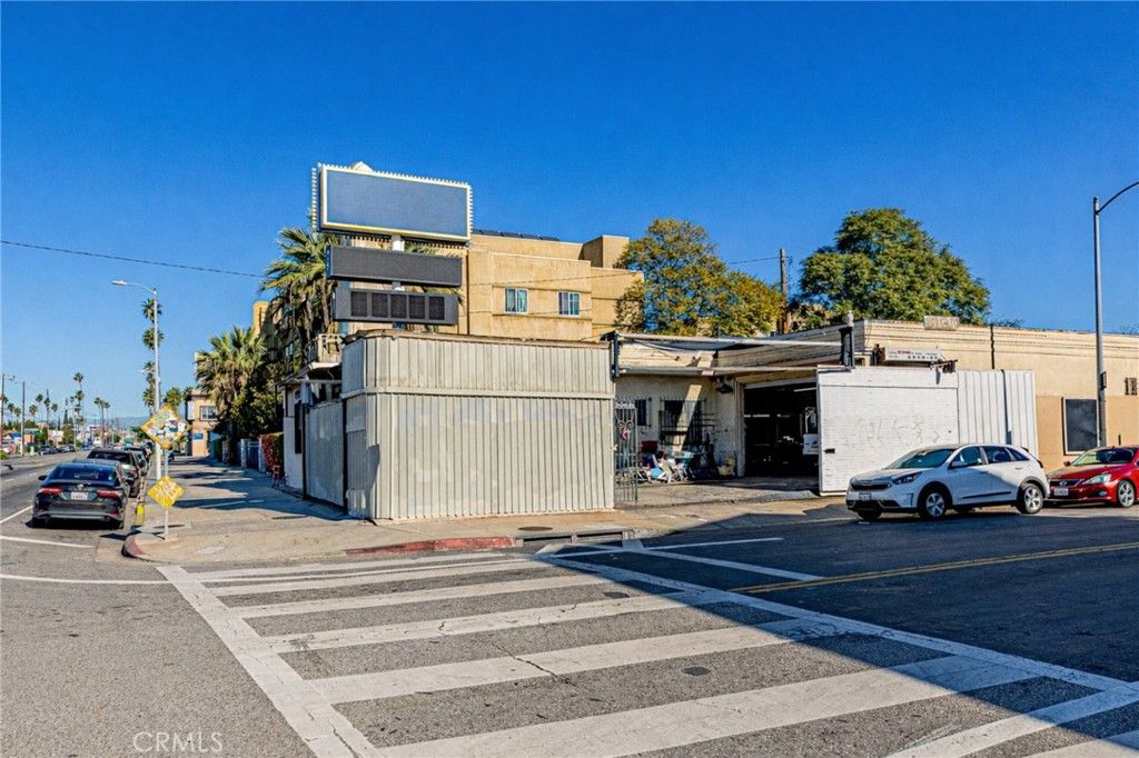 Photo of 4922 S Figueroa Street, Los Angeles, CA 90037 (MLS # PW26015479)