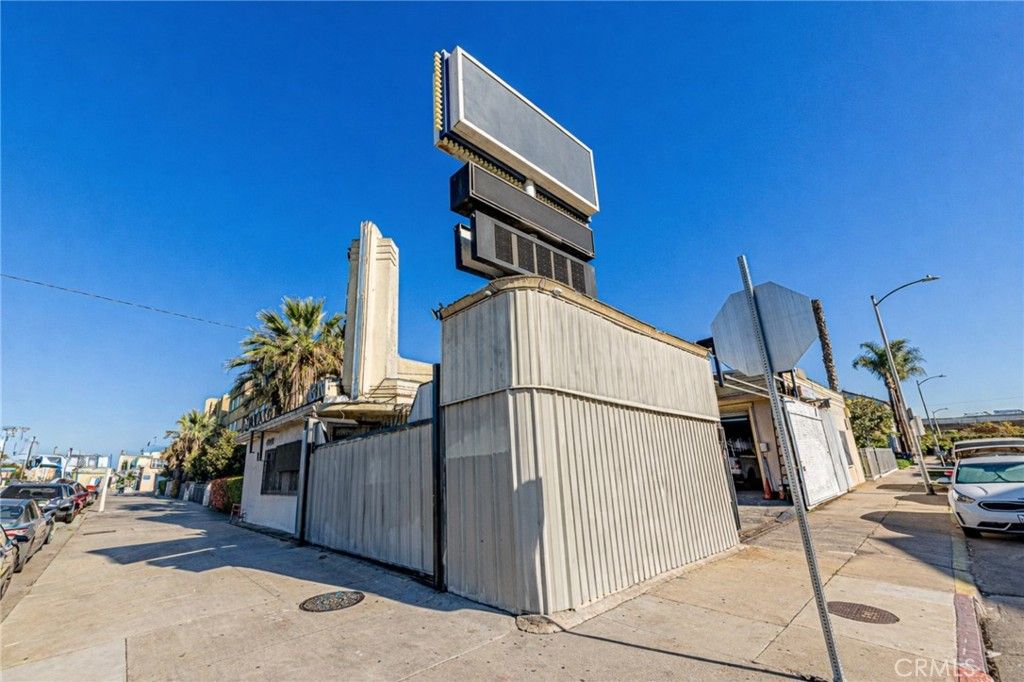 Photo of 4922 S Figueroa Street, Los Angeles, CA 90037 (MLS # PW26015479)