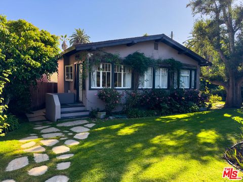 Photo of 308 Windward Avenue, Venice, CA 90291 (MLS # 26646327)