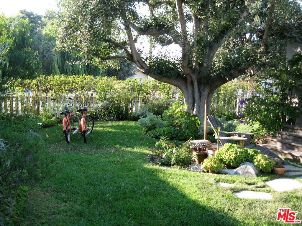 Photo of 308 Windward Avenue, Venice, CA 90291 (MLS # 26646327)