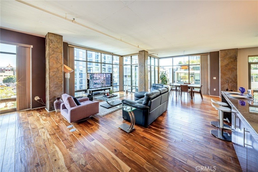 1111 S Grand Avenue 518, Los Angeles CA 90015
