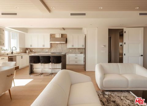 Photo of 10725 Ashton Avenue #101, Los Angeles, CA 90024 (MLS # 26669591)