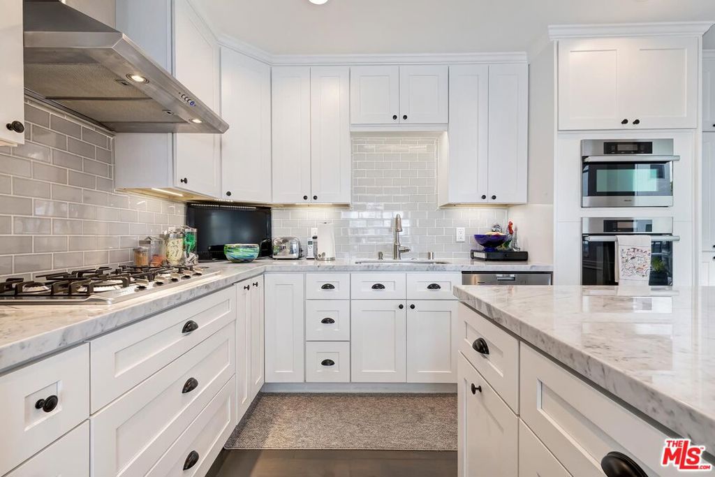 1280 S Redondo Boulevard