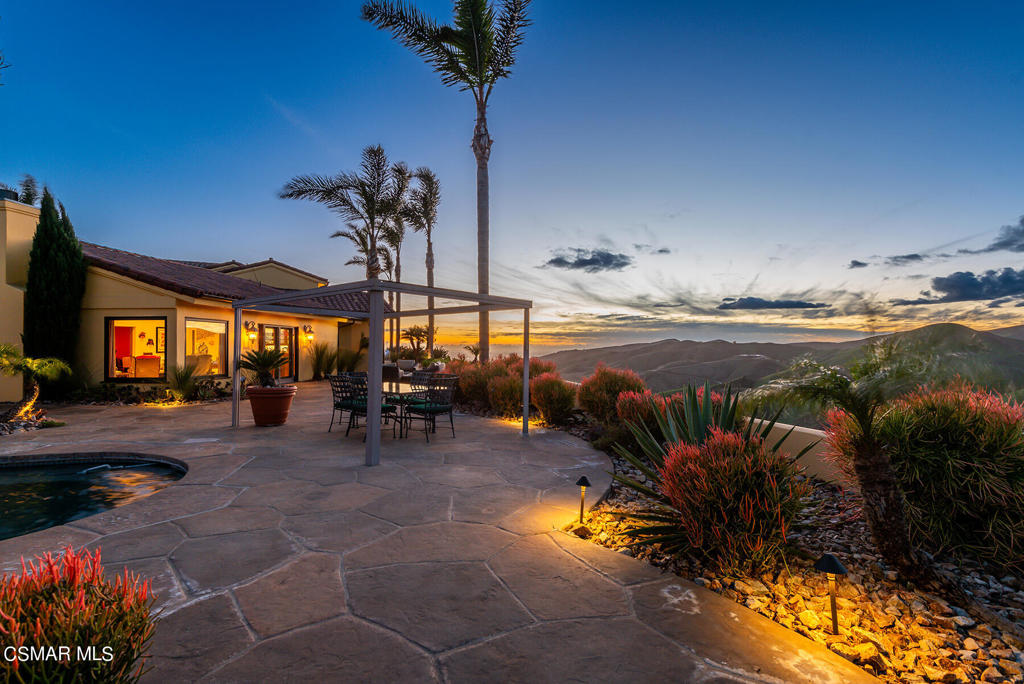 2065 E La Loma Avenue