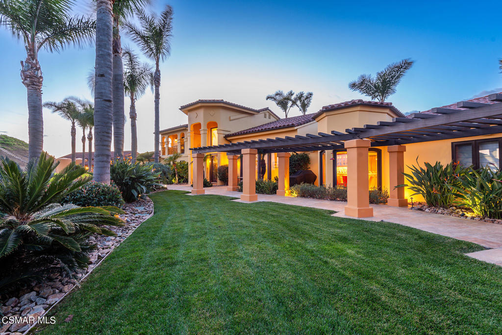 2065 E La Loma Avenue