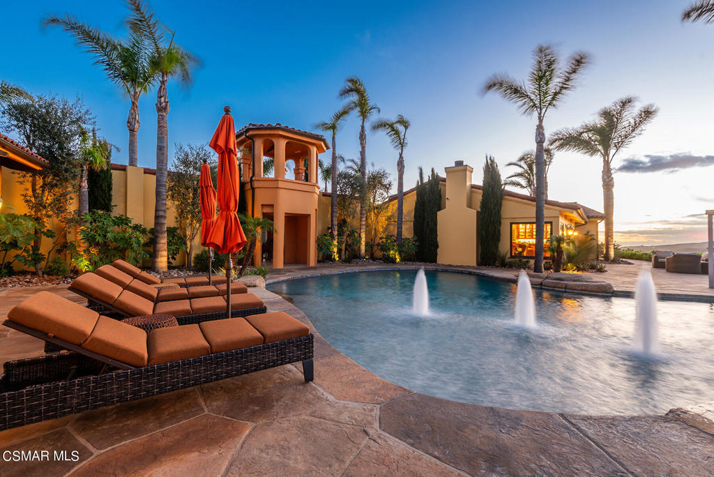 2065 E La Loma Avenue