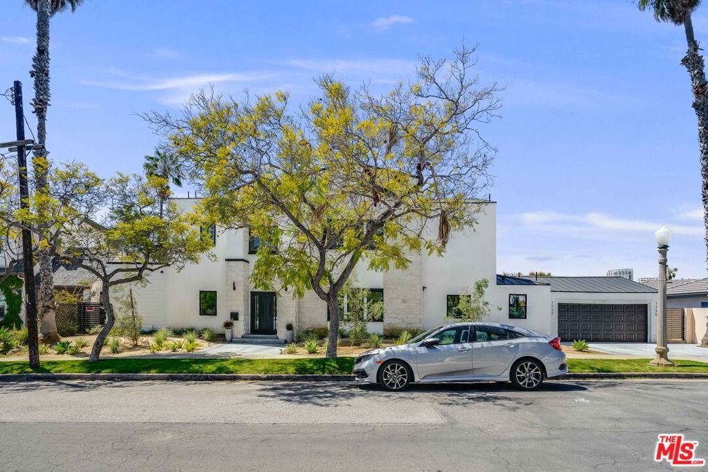Photo of 1737 Warnall Avenue, Los Angeles, CA 90024 (MLS # 25585855)