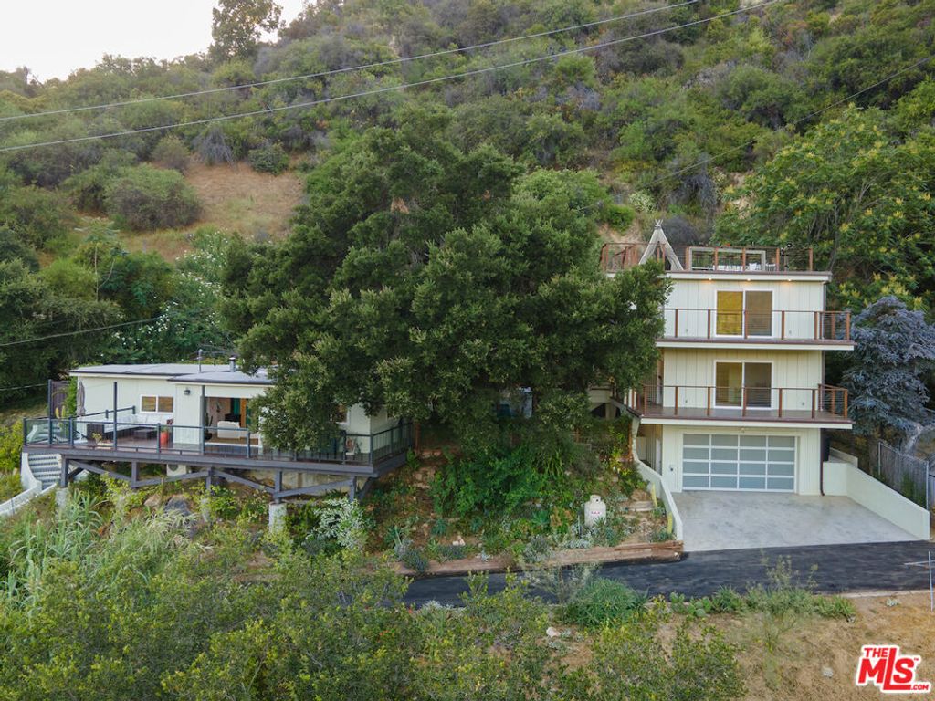 Photo of 563 Canon View Trail, Topanga, CA 90290 (MLS # 26746231)