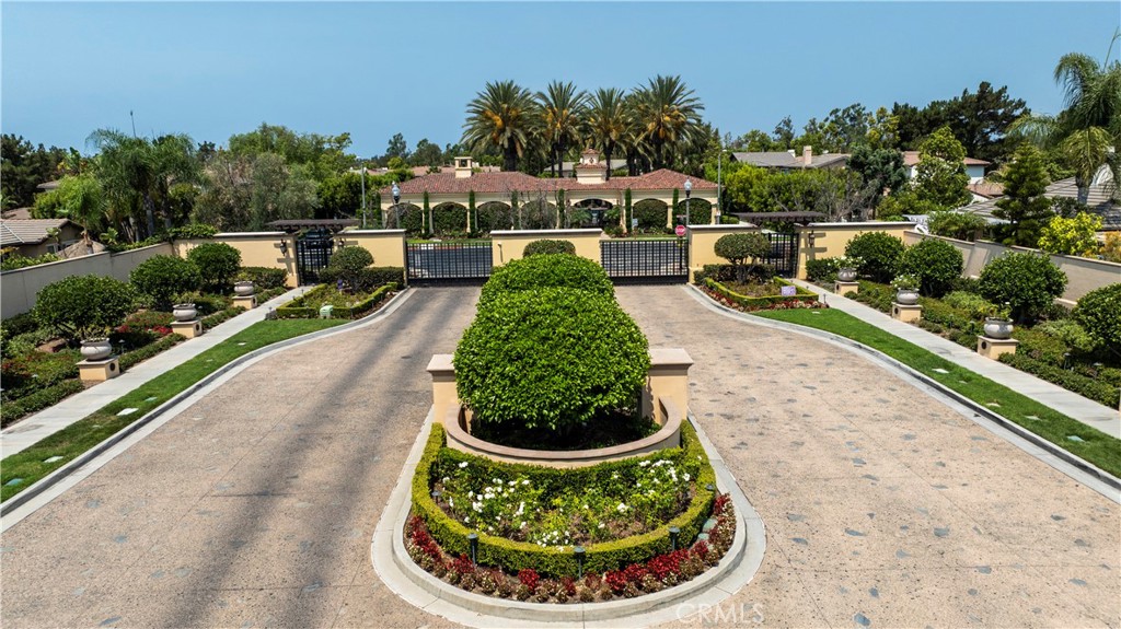 11 Flora Springs