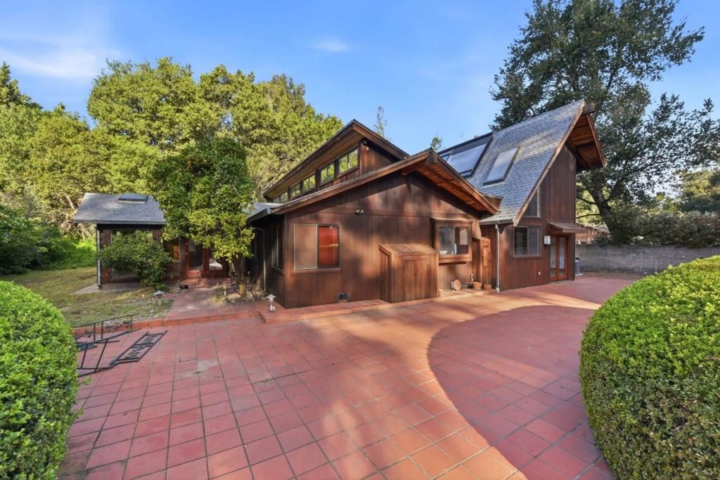 Photo of 12861 Foothill Lane, Saratoga, CA 95070 (MLS # ML82038897)