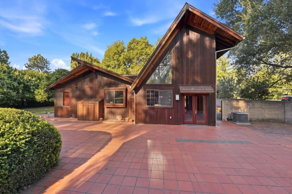 Photo of 12861 Foothill Lane, Saratoga, CA 95070 (MLS # ML82038897)